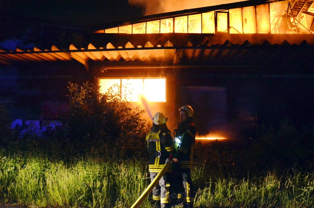 Grossfeuer Poco Lager Koeln Porz Gremberghoven Hansestr P049.JPG - Miklos Laubert